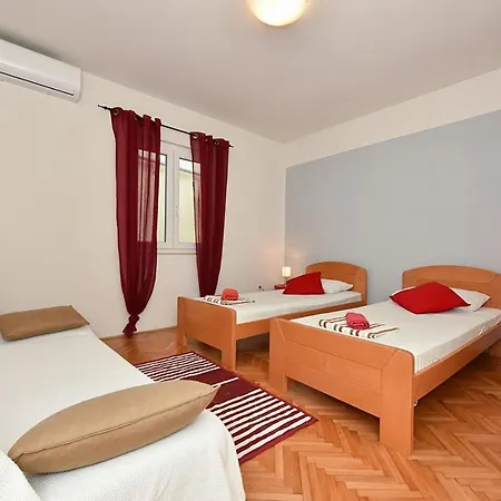 Apartman Markulin 3562 *