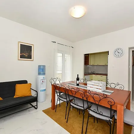 Markulin 3562 Apartment